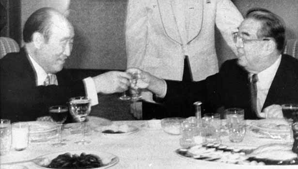 Dr. Moon og Kim-il Sung i 1991 Moon og Kim-il Sung